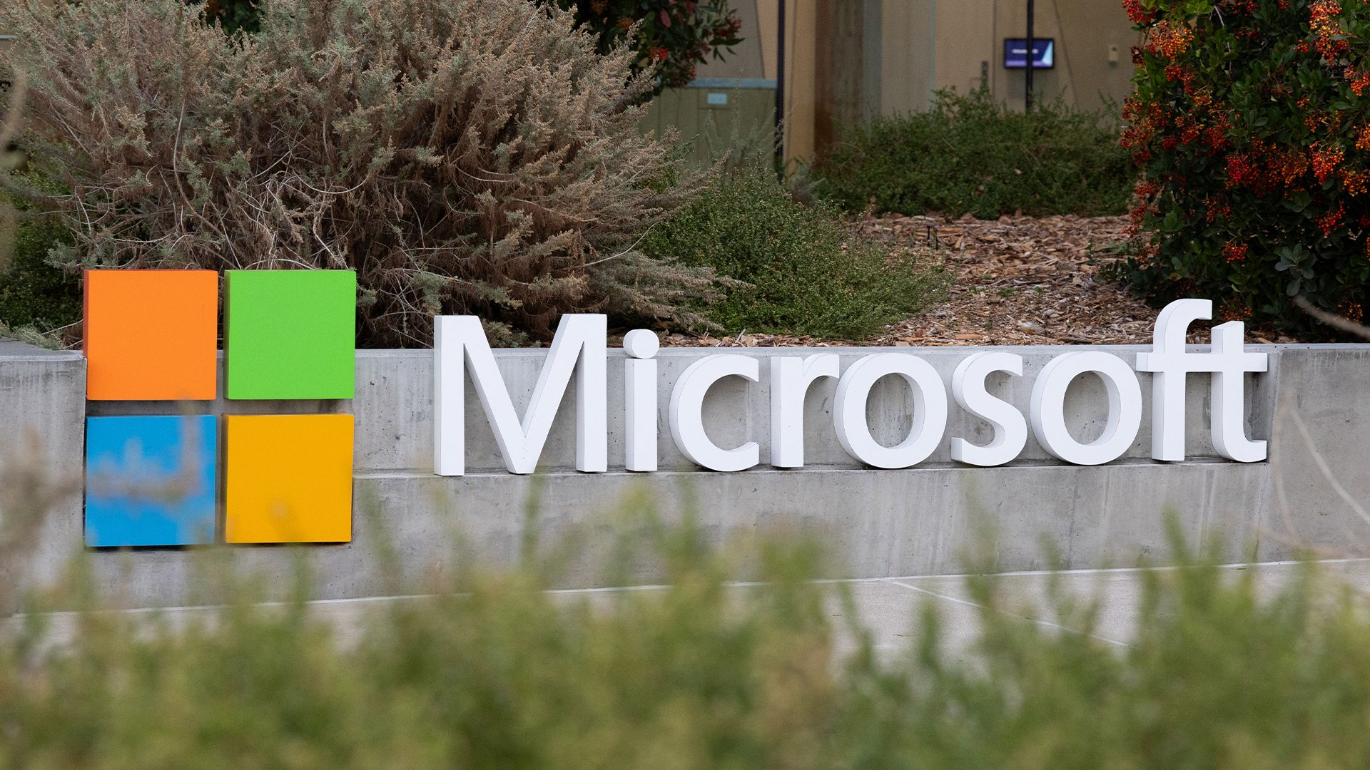 Microsoft outage in the United States caused by cloud infrastructure failure affecting Azure, Teams, and Outlook services.