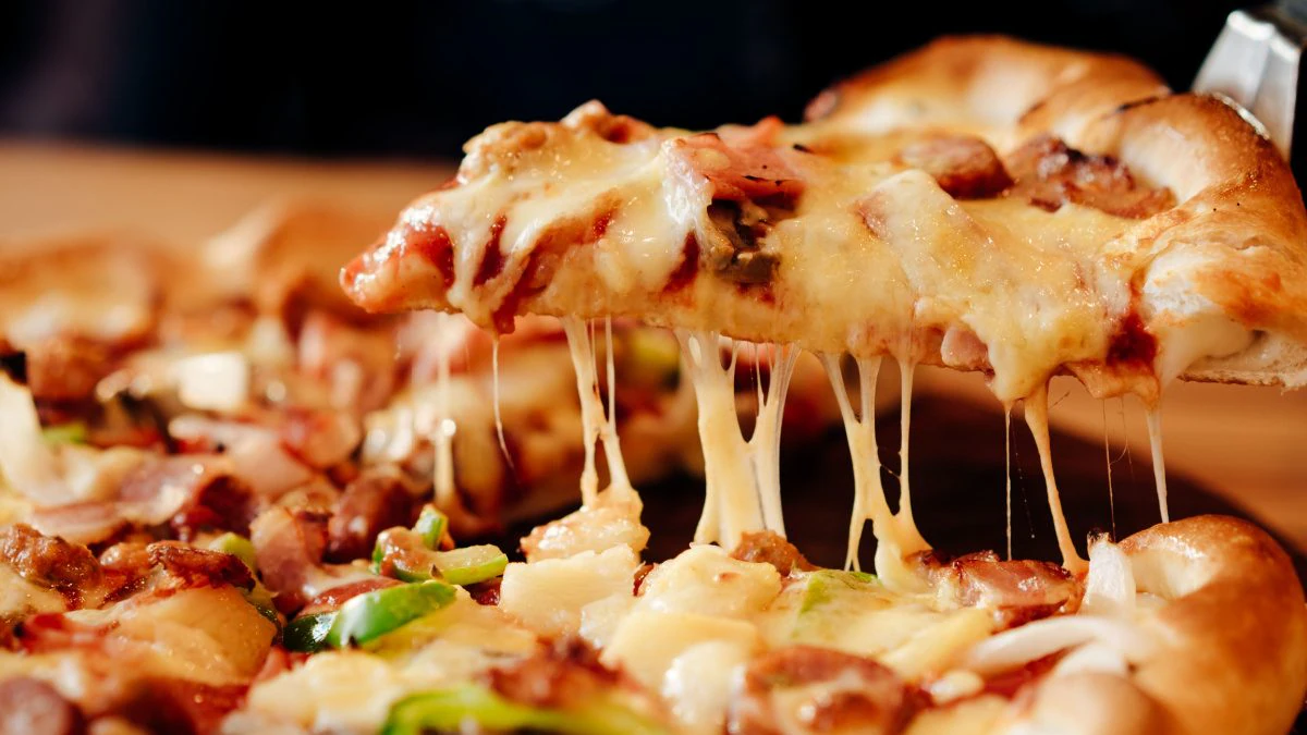 Best pizza brands in 2026 compared by taste, price, cheese quality, crust, toppings, and value for money.